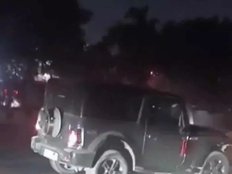 गुरुग्राम में थार चालक ने की तोड़फोड़, पुलिस ने शुरू की जांच गुरुग्राम में थार चालक ने की तोड़फोड़, पुलिस ने शुरू की जांच