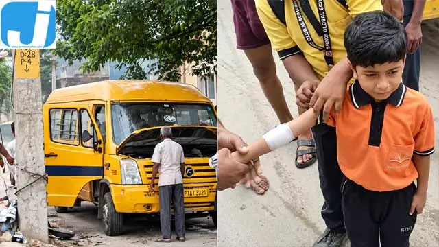 25 बच्चों को लेकर जा रही स्कूल बस में लगी आग एक छात्र झुलसा 25 बच्चों को लेकर जा रही स्कूल बस में लगी आग एक छात्र झुलसा