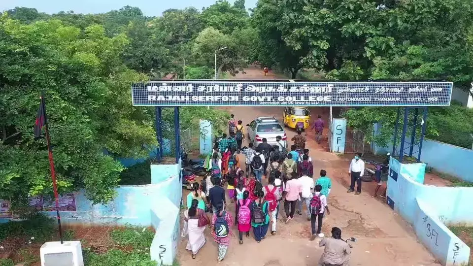 Tamil Nadu: पलमायरा बीजों के साथ सर्फ़ोजी कॉलेज वनीकरण मिशन Tamil Nadu: पलमायरा बीजों के साथ सर्फ़ोजी कॉलेज वनीकरण मिशन