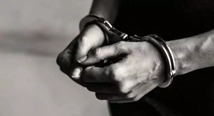 7 साल की बेटी से कथित दुर्व्यवहार, मणिपुर में दंपत्ति हिरासत में 7 साल की बेटी से कथित दुर्व्यवहार, मणिपुर में दंपत्ति हिरासत में