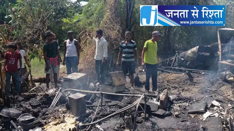 करनाल में झुग्गियों में लगी आग सिलेंडर फटे करनाल में झुग्गियों में लगी आग सिलेंडर फटे