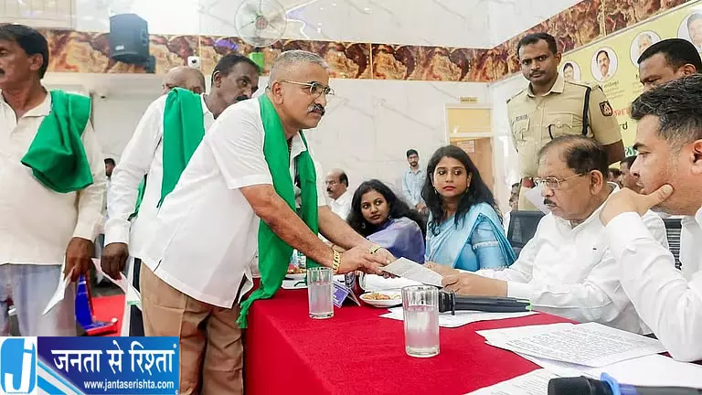 किसानों का पूरा कर्ज माफ करे केंद्र सरकार, डिप्टी CM जी. परमेश्वर ने उठाई मांग किसानों का पूरा कर्ज माफ करे केंद्र सरकार, डिप्टी CM जी. परमेश्वर ने उठाई मांग