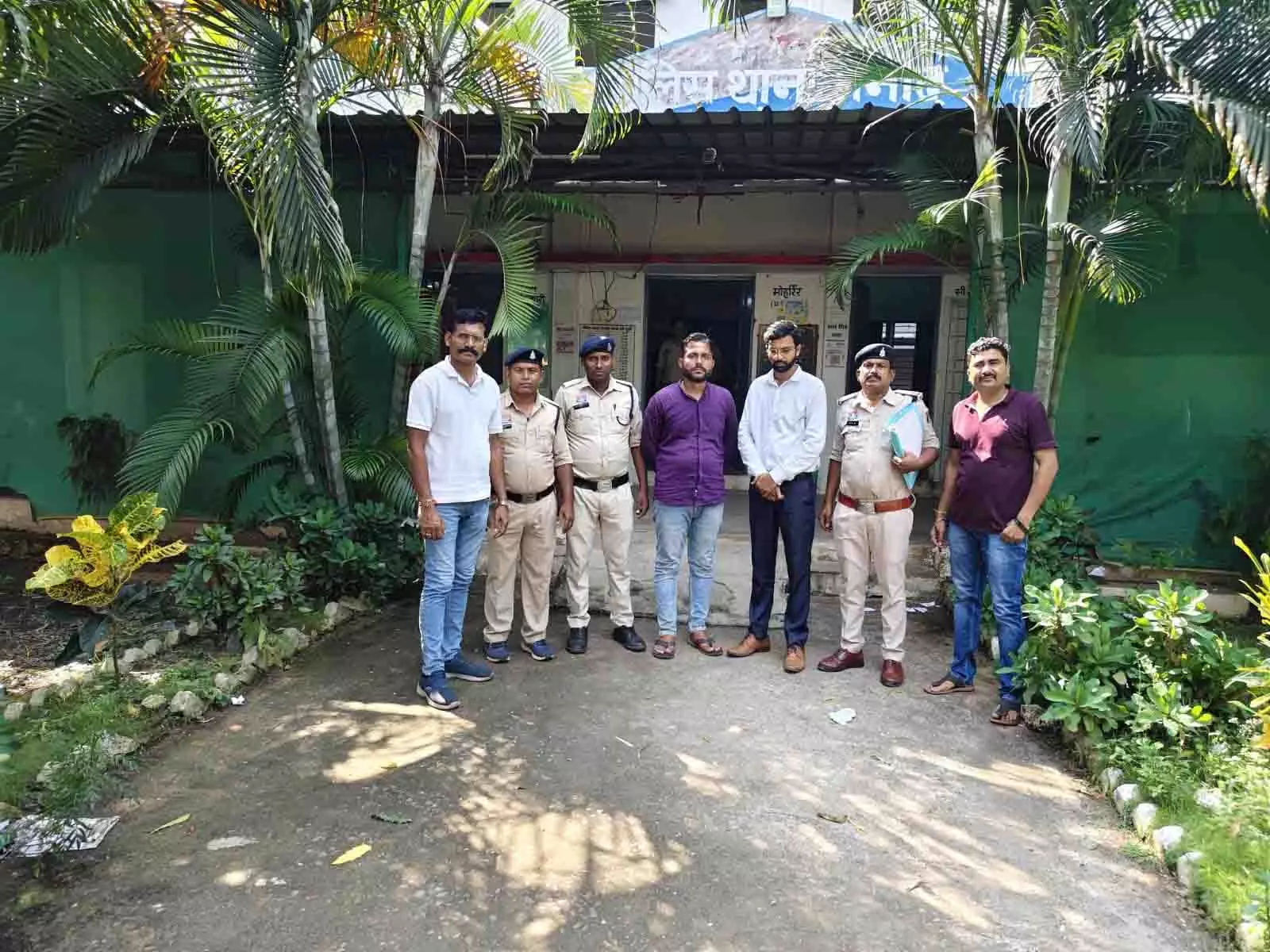 ₹31.80 लाख की धोखाधड़ी, EV की डीलरशिप और 100% कैशबैक का झांसा देने वाले गिरफ्तार ₹31.80 लाख की धोखाधड़ी, EV की डीलरशिप और 100% कैशबैक का झांसा देने वाले गिरफ्तार