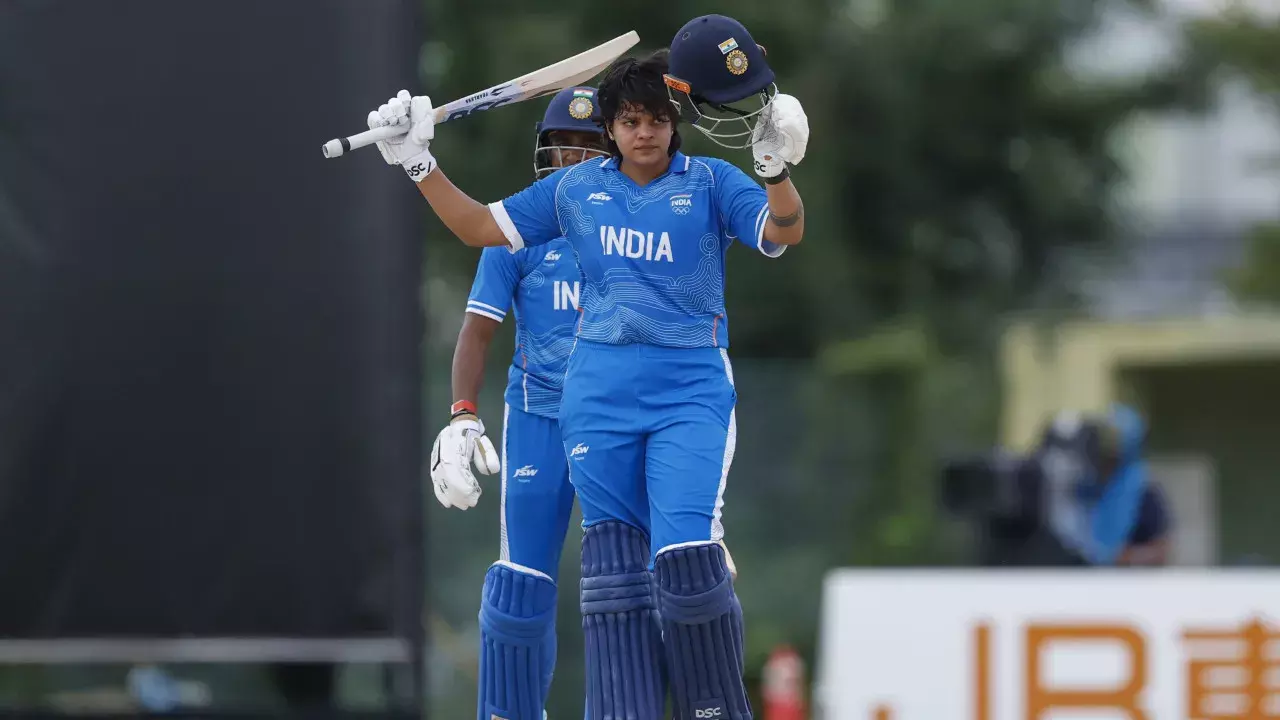 एशियाई खेल: सेमीफाइनल में शैफाली के रिकॉर्ड शतक से भारत 195/4 एशियाई खेल: सेमीफाइनल में शैफाली के रिकॉर्ड शतक से भारत 195/4