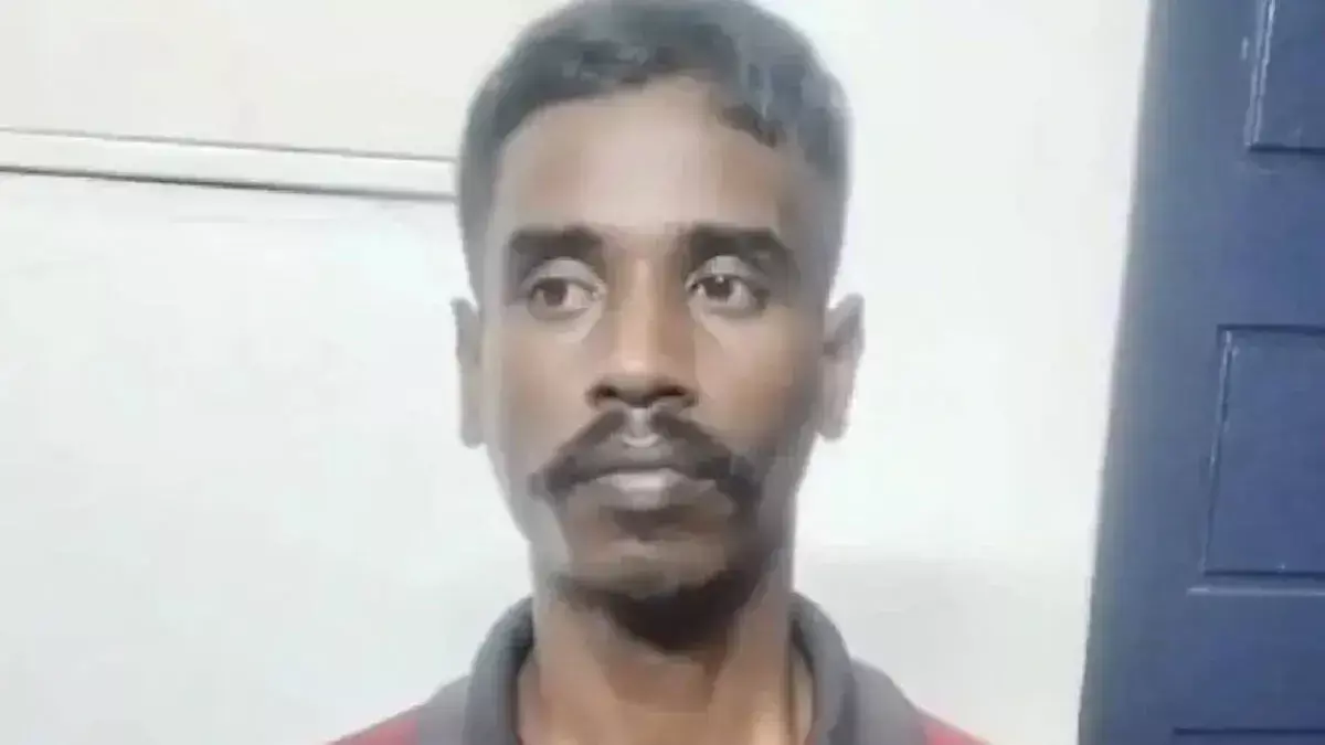 ससुर के प्रभाव से नौसेना अकादमी में घुसा बांग्लादेशी नागरिक ससुर के प्रभाव से नौसेना अकादमी में घुसा बांग्लादेशी नागरिक