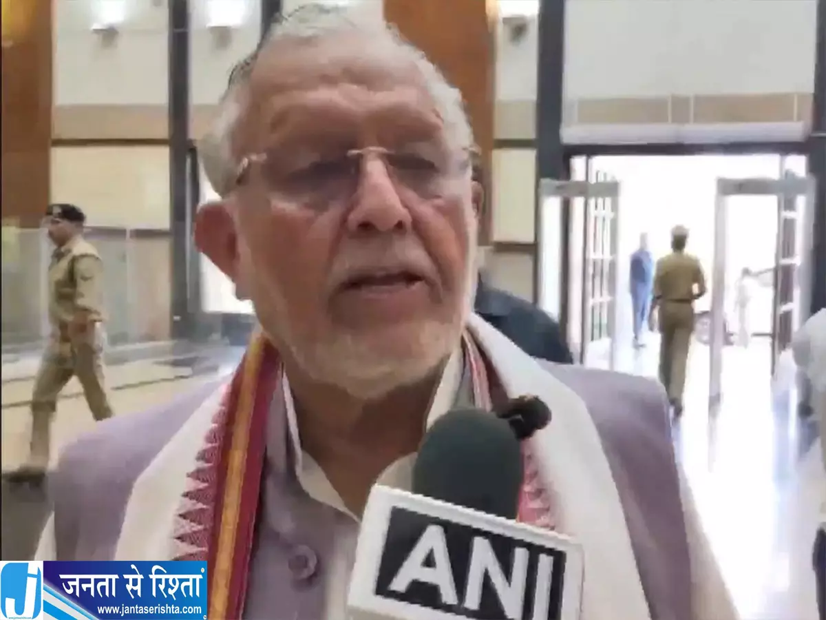 अखिलेश यादव के रोजगार डेटा आरोप पर सुरेश खन्ना का पलटवार अखिलेश यादव के रोजगार डेटा आरोप पर सुरेश खन्ना का पलटवार