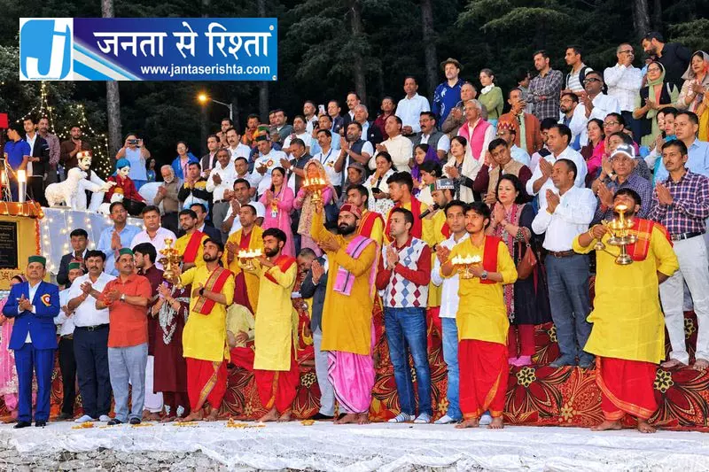 डल झील मेले में दिखी कांगड़ा की लोक संस्कृति डल झील मेले में दिखी कांगड़ा की लोक संस्कृति