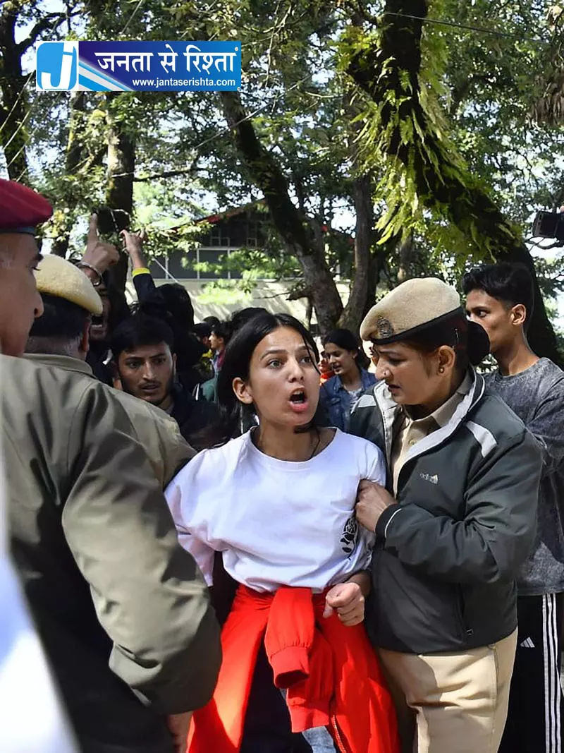 हिमाचल यूनिवर्सिटी विवाद में पांच पर कार्रवाई हिमाचल यूनिवर्सिटी विवाद में पांच पर कार्रवाई