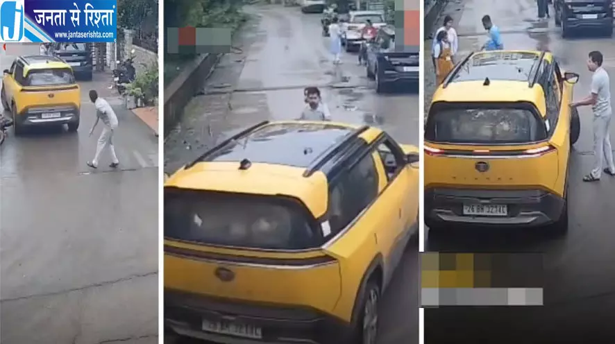 टक्कर के बाद पिता ने तोड़ी कार की शीशा टक्कर के बाद पिता ने तोड़ी कार की शीशा