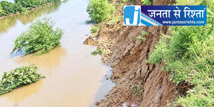 बैतरणी तटबंध का 200 फुट का हिस्सा ढह गया बैतरणी तटबंध का 200 फुट का हिस्सा ढह गया