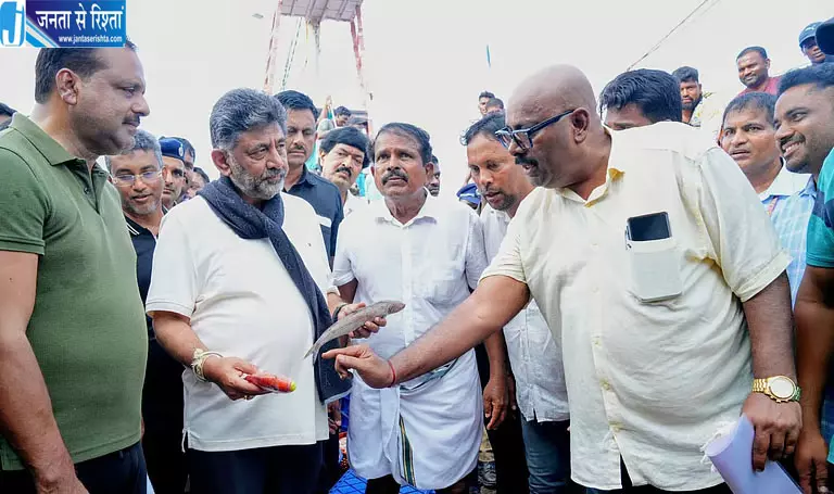 कानाए मछली की तारीफ कर चर्चा में आए CM कानाए मछली की तारीफ कर चर्चा में आए CM