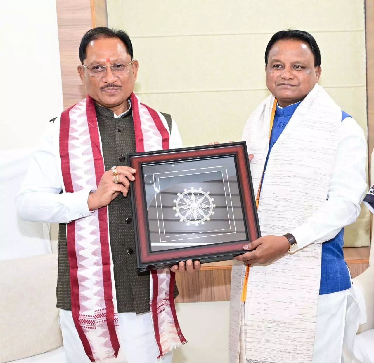 मुख्यमंत्री विष्णुदेव साय ने ओडिशा के मुख्यमंत्री मोहन चरण माझी से की सौजन्य भेंट मुख्यमंत्री विष्णुदेव साय ने ओडिशा के मुख्यमंत्री मोहन चरण माझी से की सौजन्य भेंट