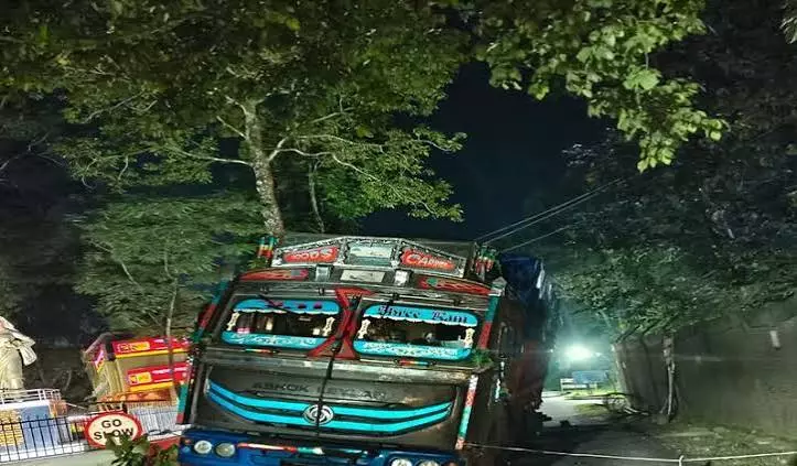 असम: डिगबोई-मार्गेरिटा रोड पर स्पीड ब्रेकर से बढ़ी चिंता असम: डिगबोई-मार्गेरिटा रोड पर स्पीड ब्रेकर से बढ़ी चिंता