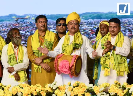 पश्चिम बंगाल के मुख्यमंत्री ने कुर्मी आंदोलन से जुड़े केस वापस लेने का वादा किया पश्चिम बंगाल के मुख्यमंत्री ने कुर्मी आंदोलन से जुड़े केस वापस लेने का वादा किया
