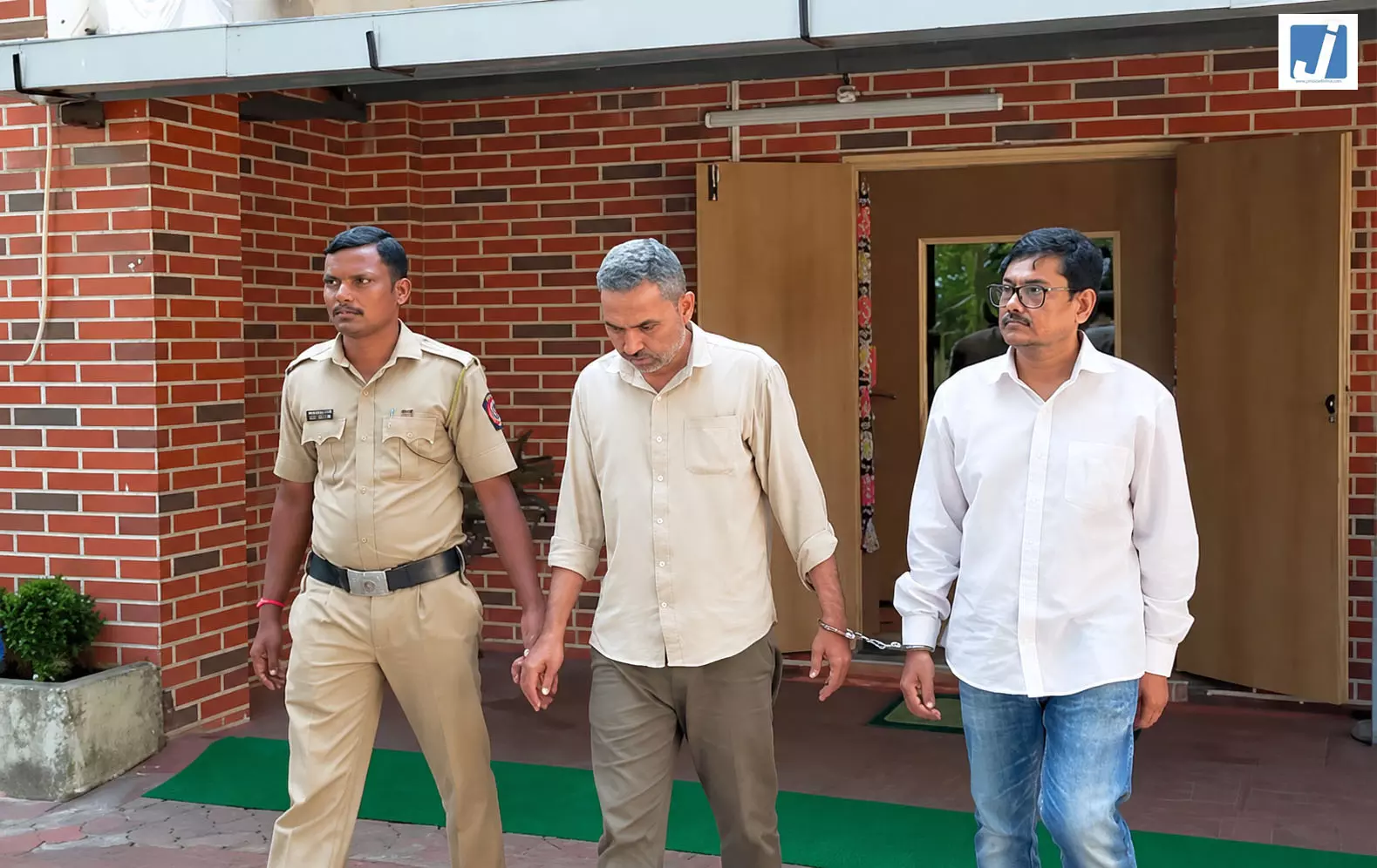 टीईटी पेपर लीक मामले में दो और आरोपी गिरफ्तार, अब तक 18 लोग पकड़े गए टीईटी पेपर लीक मामले में दो और आरोपी गिरफ्तार, अब तक 18 लोग पकड़े गए