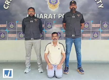 अहमदाबाद क्राइम ब्रांच ने राजस्थान में हत्या के आरोपी को पकड़ा अहमदाबाद क्राइम ब्रांच ने राजस्थान में हत्या के आरोपी को पकड़ा