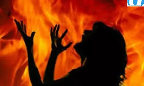 नशेड़ी बेटे का खौफनाक कदम, मां को LPG गैस से आग लगाने का आरोप