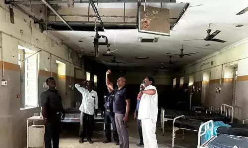 वारंगल MGM अस्पताल में छत गिरी पांच लोग घायल वारंगल MGM अस्पताल में छत गिरी पांच लोग घायल