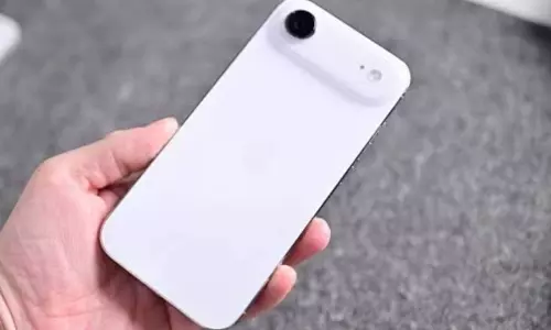 बच्चे ने घर से लाखों रुपये निकाले और स्कूल में दोस्तों को बांट दिए