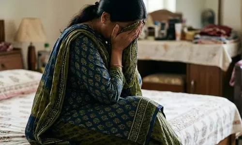 मॉल घुमाने के बहाने ले गया छात्रा से दुष्कर्म का आरोप मॉल घुमाने के बहाने ले गया छात्रा से दुष्कर्म का आरोप