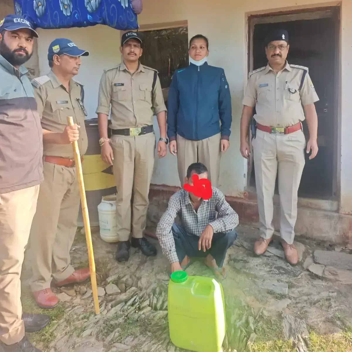 Pauri Garhwal: अवैध शराब के खिलाफ छापेमारी में कार्रवाई