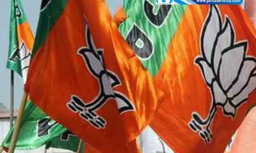 दिल्ली में AAP दफ्तर के बाहर बीजेपी कार्यकर्ताओं का विरोध दिल्ली में AAP दफ्तर के बाहर बीजेपी कार्यकर्ताओं का विरोध