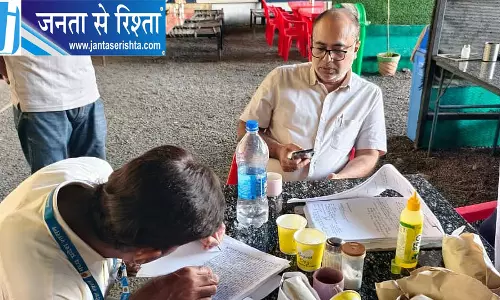 दो ढाबों पर खाद्य विभाग की छापेमारी 11 सैंपल लिए दो ढाबों पर खाद्य विभाग की छापेमारी 11 सैंपल लिए