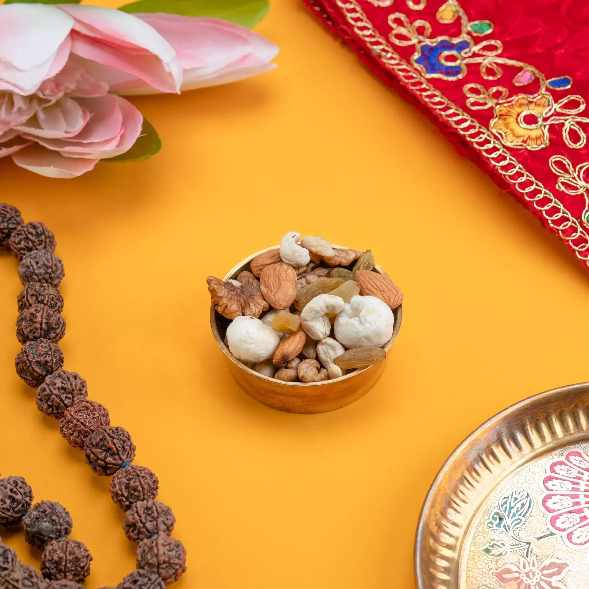 भगवान को क्यों अर्पित करते हैं पंचमेवा हर मेवे का है खास महत्व