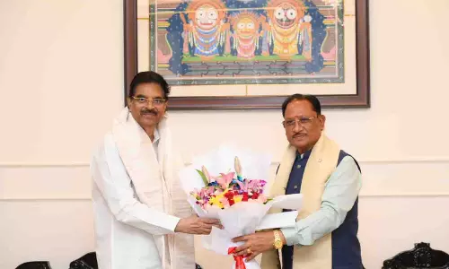 ओडिशा दौरे पर सीएम विष्णुदेव साय ने राज्यपाल हरि बाबू कंभमपति से की शिष्टाचार भेंट