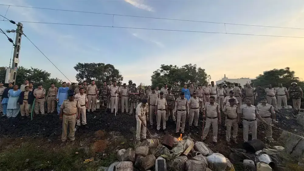 Seoni: छह थानों की टीम ने अवैध शराब ठिकानों पर की कार्रवाई