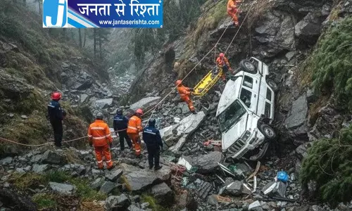 हिमाचल की संकरी सड़कें बनी हादसों का खतरा