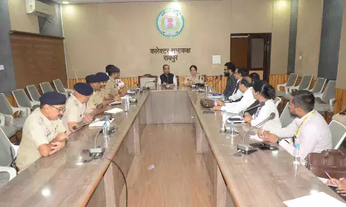 विदेशी विद्यार्थियों की सुरक्षा को लेकर कलेक्टर एसपी ने ली विश्वविद्यालयों की बैठक