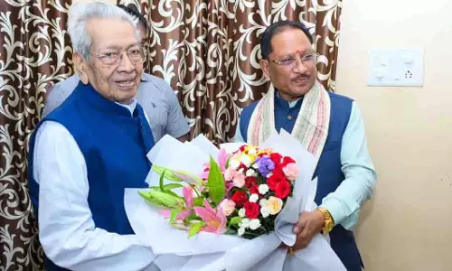 CM विष्णुदेव साय ने पूर्व राज्यपाल विश्वभूषण हरिचंदन से की सौजन्य भेंट CM विष्णुदेव साय ने पूर्व राज्यपाल विश्वभूषण हरिचंदन से की सौजन्य भेंट
