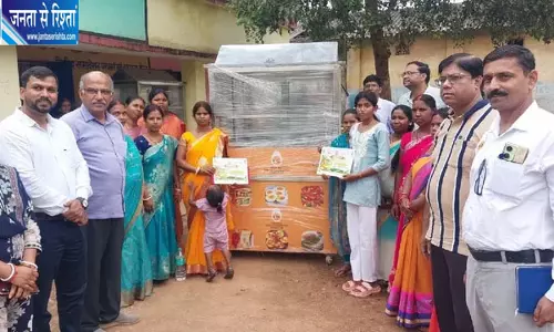 झारखंड की महिलाओं को मिलेगा स्वरोजगार का सहारा, छह जिलों में बांटे गए एगकार्ट झारखंड की महिलाओं को मिलेगा स्वरोजगार का सहारा, छह जिलों में बांटे गए एगकार्ट