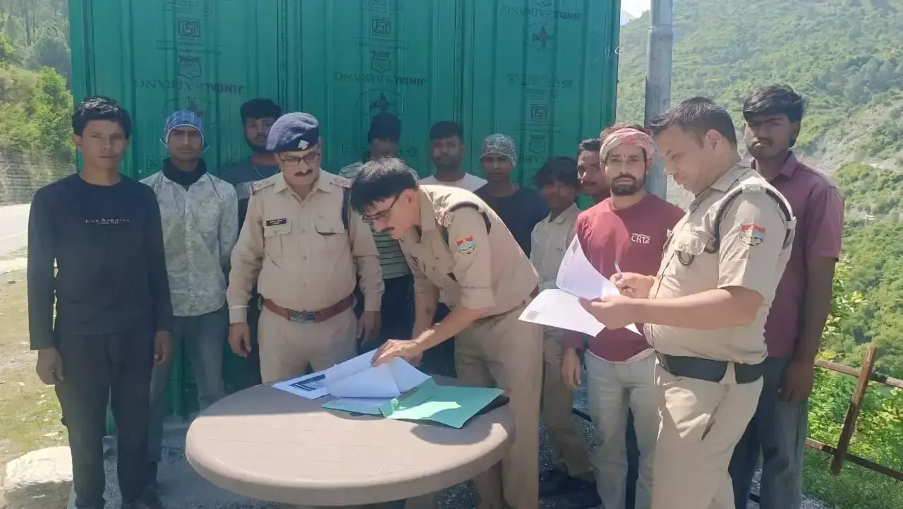 New Tehri: पुलिस ने किराएदारों की जांच कर किए 547 चालान