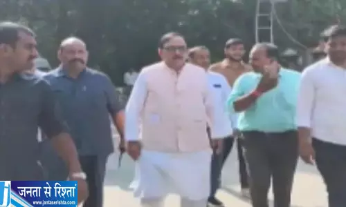 छात्र प्रतिनिधिमंडल ने सौंपा मांग पत्र
