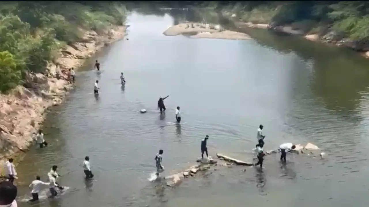 जुराला प्रोजेक्ट पर किसानों का हंगामा, पानी की मांग तेज