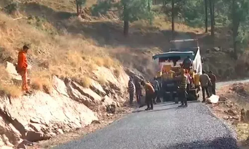 कठुआ नौशेरा के सीमावर्ती गांवों में बेहतर हो रही कनेक्टिविटी कठुआ नौशेरा के सीमावर्ती गांवों में बेहतर हो रही कनेक्टिविटी