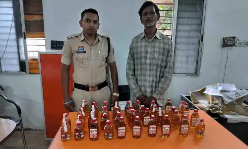 टिकरापारा पुलिस की कार्रवाई, अवैध शराब बेचते आरोपी गिरफ्तार
