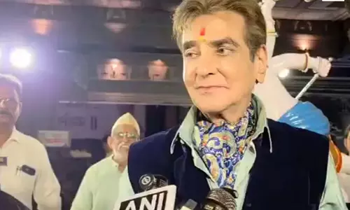 गणपति बप्पा के दर्शन करने पहुंचे जीतेंद्र, बोले आखिरी सांस तक आता रहूंगा गणपति बप्पा के दर्शन करने पहुंचे जीतेंद्र, बोले आखिरी सांस तक आता रहूंगा