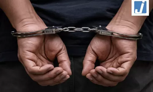 फिल्म देखने गई डॉक्टर से कथित बदसलूकी सिनेपोलिस में हंगामा छह पकड़े गए फिल्म देखने गई डॉक्टर से कथित बदसलूकी सिनेपोलिस में हंगामा छह पकड़े गए