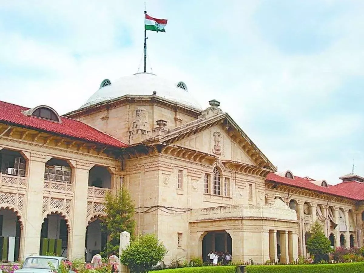 हाईकोर्ट ने सहायक अध्यापक की बर्खास्तगी की रद्द हाईकोर्ट ने सहायक अध्यापक की बर्खास्तगी की रद्द