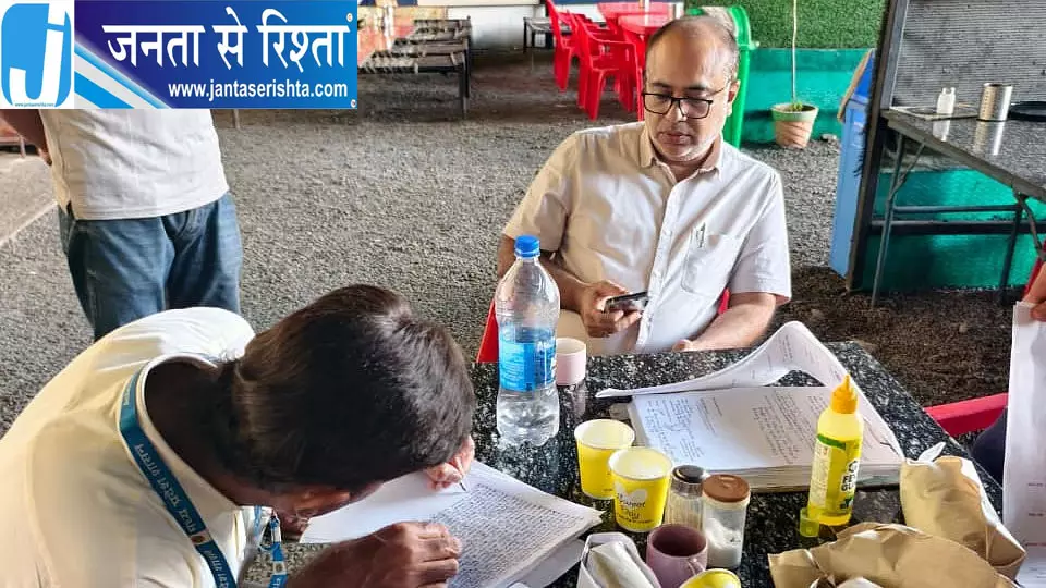 दो ढाबों पर खाद्य विभाग की छापेमारी 11 सैंपल लिए दो ढाबों पर खाद्य विभाग की छापेमारी 11 सैंपल लिए