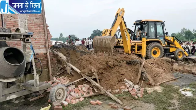 निर्माणाधीन मकान का लिंटर गिरा, दो लोगों की मौत; मकान मालिक गंभीर रूप से घायल निर्माणाधीन मकान का लिंटर गिरा, दो लोगों की मौत; मकान मालिक गंभीर रूप से घायल
