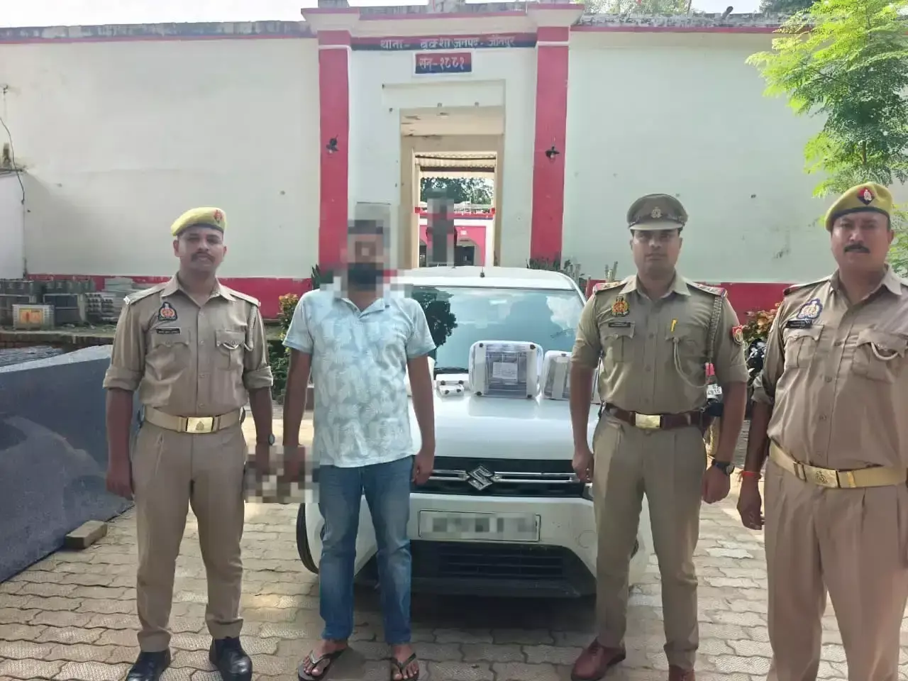 Jaunpur: 41 लाख की लूट का खुलासा, दो आरोपित गिरफ्तार Jaunpur: 41 लाख की लूट का खुलासा, दो आरोपित गिरफ्तार