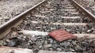 Jalore: छह माह के बेटे के सामने महिला ने ट्रेन के आगे छलांग लगाई Jalore: छह माह के बेटे के सामने महिला ने ट्रेन के आगे छलांग लगाई