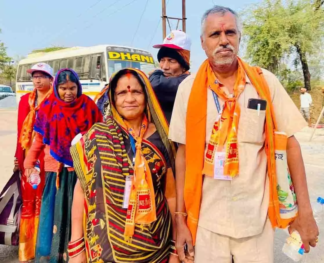 कबीरधाम के दंपती ने विशेष ट्रेन से पहुंचकर किए रामलला और बाबा विश्वनाथ के दर्शन कबीरधाम के दंपती ने विशेष ट्रेन से पहुंचकर किए रामलला और बाबा विश्वनाथ के दर्शन