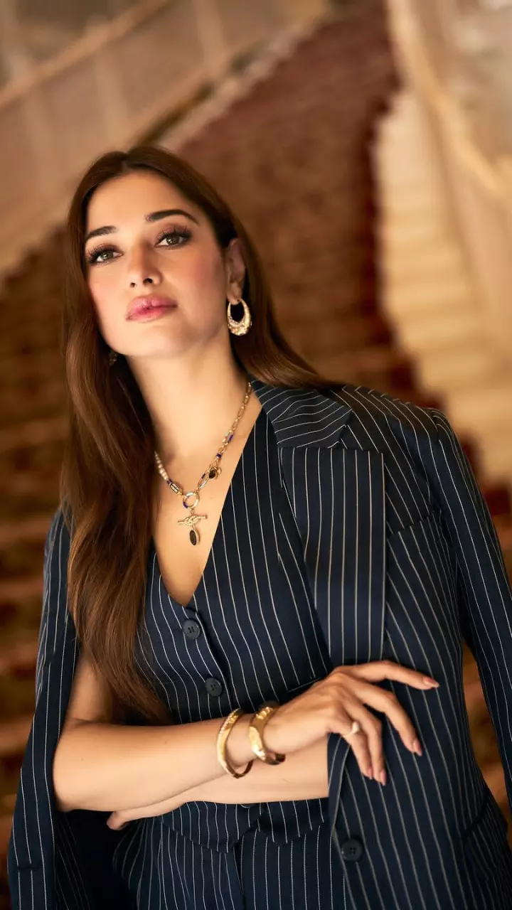 फैशन क्वीन बनीं तमन्ना भाटिया का शानदार लुक फैशन क्वीन बनीं तमन्ना भाटिया का शानदार लुक