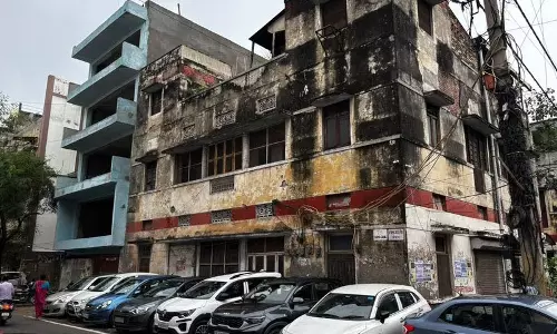 इमारतों की स्थिरता जांच पर उठे सवाल इमारतों की स्थिरता जांच पर उठे सवाल
