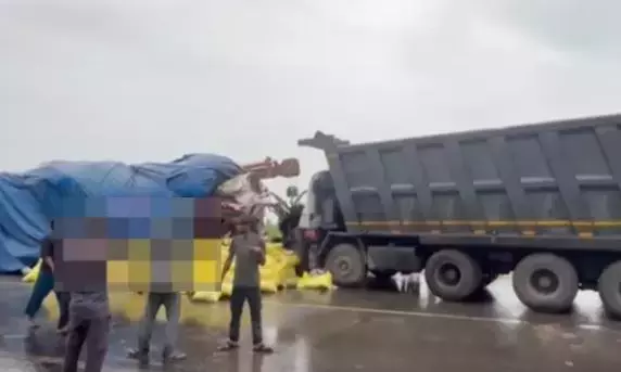 विजयनगरम में लॉरी-टिपर टक्कर: ड्राइवर की मौके पर ही मौत विजयनगरम में लॉरी-टिपर टक्कर: ड्राइवर की मौके पर ही मौत